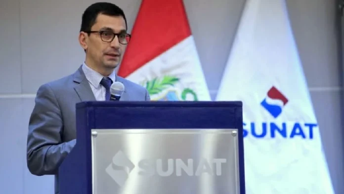 Revelan chat de secretario de Palacio presionando a Sunat para favorecer a empresas