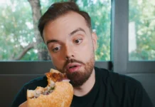 "Una auténtica delicia": Ibai Llanos prueba por primera vez el pan con chicharrón peruano y se rinde a su sabor