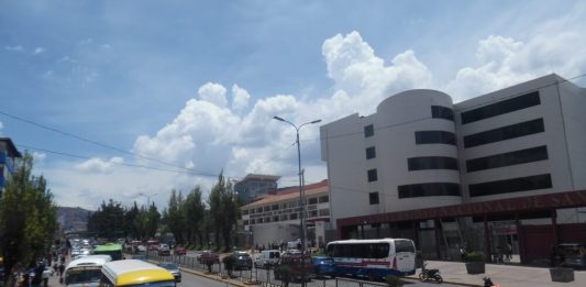 Docentes universitarios se hallan en paro de 48 horas y no descartan declararse en huelga indefinida