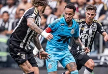 Neymar falló dos ocasiones en Santos y explotó contra el césped sintético de Atlético Mineiro: "Es una mierda"