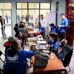 Entregan audifonos a personas con discapacidad auditiva en el Cusco