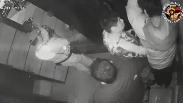 25-10-28-11-26-40-12194-1806223mp4_1806224