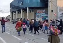 Espinar se moviliza exigiendo el pago total del Bono Solidario 2025