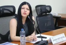 Acusan a la congresista Ariana Orué de usar a su trabajador para que la lleve al gimnasio y de contratar a la "pareja" de su hermana