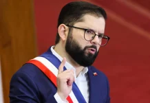 Tensión diplomática: Chile envía nota oficial de protesta por críticas de nuevo embajador de EE.UU. a Gabriel Boric