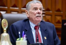 Edwin Martínez presentó denuncia constitucional contra Fernando Rospigliosi por uso de cámara del Congreso en evento de Fuerza Popular