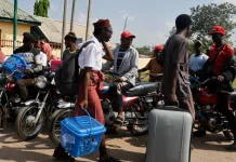 Logran escapar 50 de los más de 300 estudiantes secuestrados de un internado al norte de Nigeria