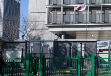Tensión en Asia: Hong Kong corta vínculos oficiales con Japón y cancela viaje escolar por crisis con Pekín