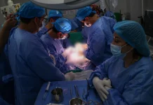 EsSalud: operan a bebé dentro del útero en Hospital Rebagliati y el embarazo continúa con éxito