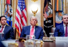 Trump sobre despliegue militar cerca de Venezuela: "No es una campaña de presión, va mucho más allá de eso"