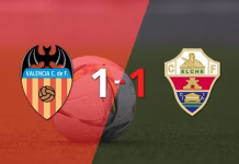 LaLiga EA Sports: Pepelu rescata a Valencia con un penal agónico ante Elche