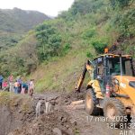 Pobladores de Yanatile se organizan y realizan faenas para atender carretera bloqueada