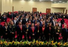 Autoridades dejan a potestad del Congreso futuro del presidente de la republica, en pueblo opiniones dividdas