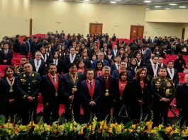 Autoridades dejan a potestad del Congreso futuro del presidente de la republica, en pueblo opiniones dividdas