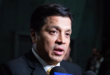 Paul Jaimes propone dar licencias a largo plazo a mineros que se formalicen