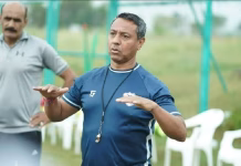 "Nos estamos dedicando a buscar parentescos en Europa para que nos representen", la fuerte crítica de Nolberto Solano