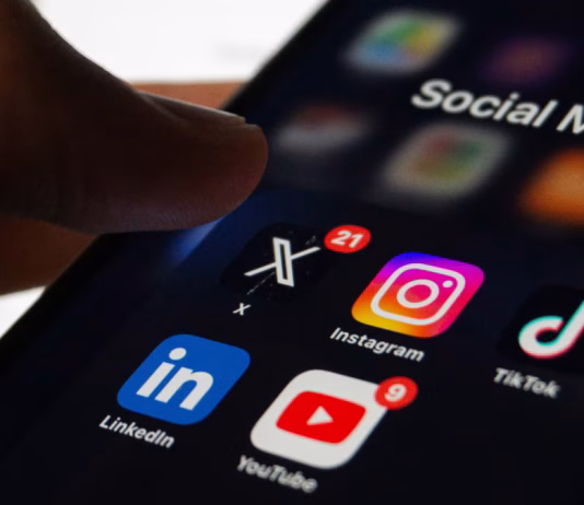 Reino Unido se compromete a imponer restricciones al acceso de menores a redes sociales