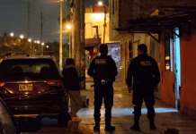 Chorrillos: una vendedora de pollo broaster y salchipapas resultó herida en un ataque a balazos contra su negocio