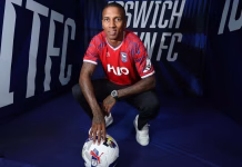 Ashley Young, exfigura del Manchester United, anunció su retiro como futbolista profesional