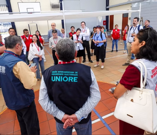 Misiones internacionales supervisan centros de votación a pocas horas de las elecciones 2026