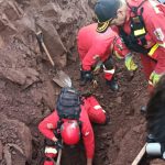 En construcción de vivienda quedan atrapados dos obreros en la APV Manantiales Tica tica
