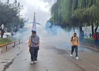 Universitarios inician la lucha contra el alza de pasajes de los transportistas del servicio publico