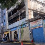 Brindan apoyo humanitario a familia que se incendio edificio en la Av. Huayruropata