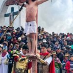 En Espinar ayer escenificaron el Santo Via crucis de viernes santo en la parroquia Santa Ana